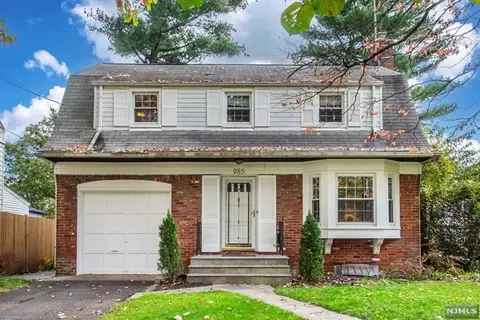 985 Warren Pkwy, Teaneck, NJ 07666