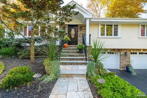 430 Lafayette Rd, Harrington Park, NJ 07640