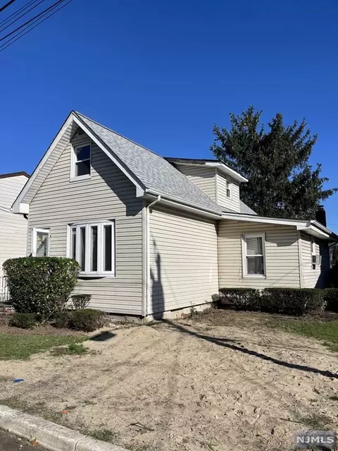 18 Roosevelt St, Little Ferry, NJ 07643