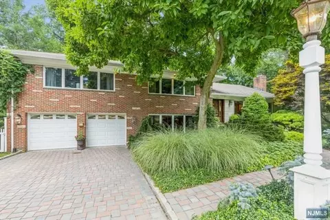 150 Beacon St, Haworth, NJ 07641