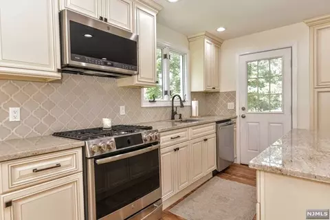 262 Airmount Ave, Ramsey, NJ 07446