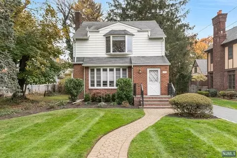 1352 Sussex Rd, Teaneck, NJ 07666