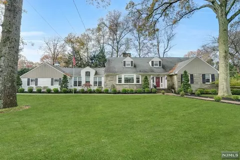 397 N Central Ave, Ramsey, NJ 07446