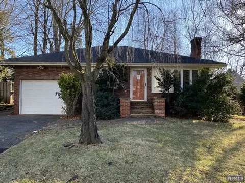 22 Drury Ln, Demarest, NJ 07627