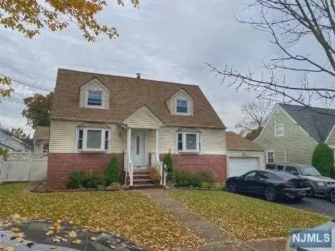 283 Fycke Ln, Teaneck, NJ 07666