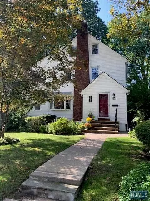 172 Griggs Ave, Teaneck, NJ 07666