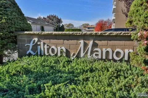 38 Moonachie Rd #301, Hackensack, NJ 07601