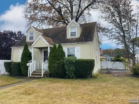 130 17th Ave, Elmwood Park, NJ 07407