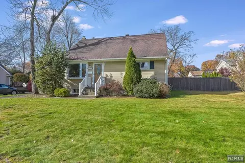 298 Howard St, Bergenfield, NJ 07621