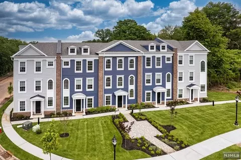 55 Parkside Ln, Teaneck, NJ 07666
