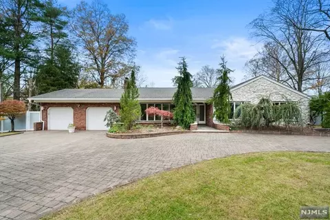 35 Dwarskill Ln, Norwood, NJ 07648