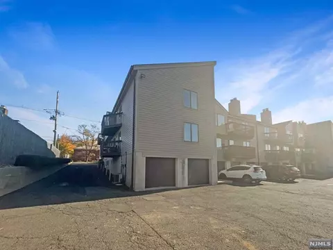 333 Liberty St #19, Little Ferry, NJ 07643