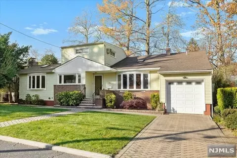 221 Bradley Ave, Bergenfield, NJ 07621