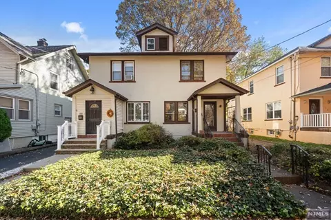 109 6th St, Ridgefield Park, NJ 07660