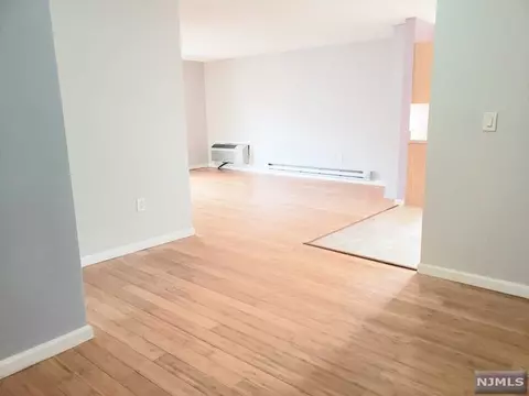 300 Park St #1H, Hackensack, NJ 07601