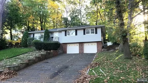 296 Haywood Dr, Paramus, NJ 07652