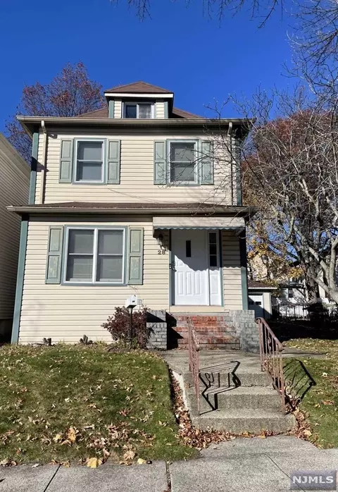 28 Grove St, Rutherford, NJ 07070