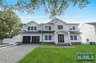 12 Olympia Blvd, Paramus, NJ 07652 photo 1