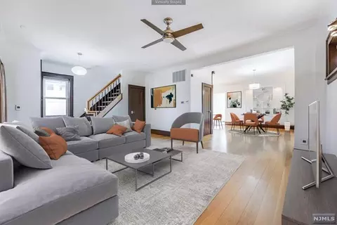 25 Centre Ave, Secaucus, NJ 07094