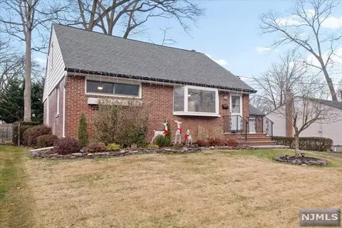 64 Lindbergh Pkwy, Waldwick, NJ 07463