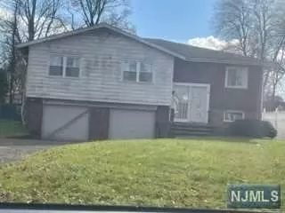 16 Hallberg Ave, Bergenfield, NJ 07621