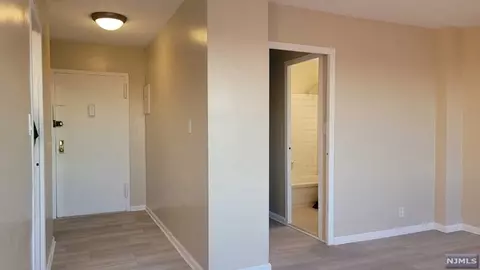 285 Aycrigg Ave #17F, Passaic, NJ 07055