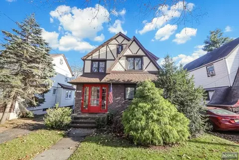 1011 Grace Ter, Teaneck, NJ 07666