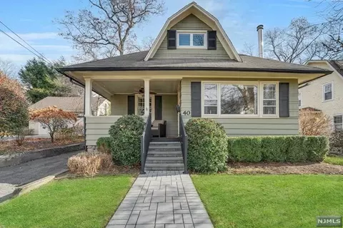 40 Rubble St, Midland Park, NJ 07432