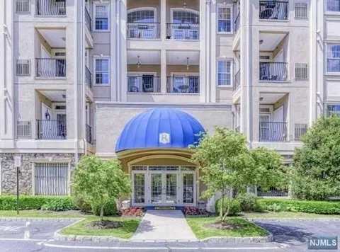 9308 Ravenscroft Rd #268, Clifton, NJ 07013