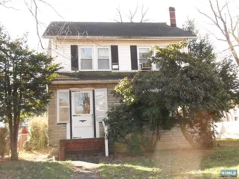 292 Rosemont Pl, Englewood, NJ 07631