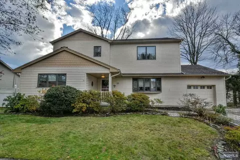 55 Dyer Ave, Emerson, NJ 07630