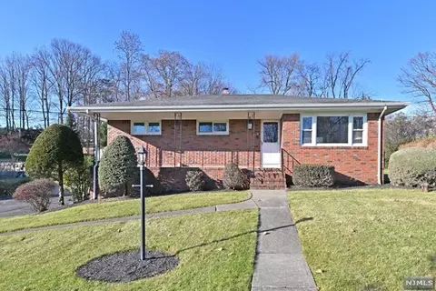 52 Bogert Dr, North Haledon, NJ 07508
