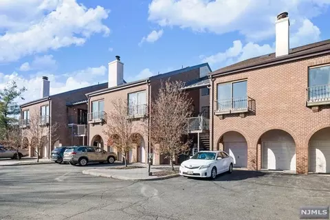 3 Millay Ct, Teaneck, NJ 07666