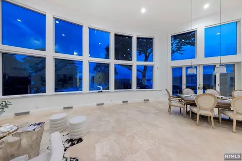 10 Shore Rd, Edgewater, NJ 07020