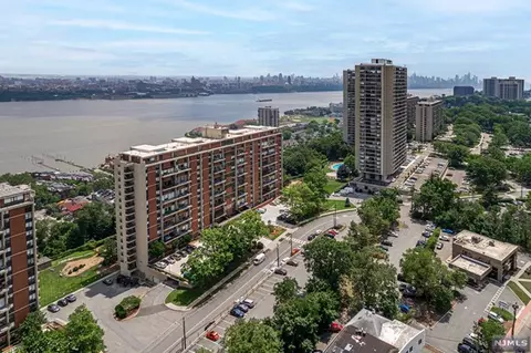 3 Horizon Rd #816, Fort Lee, NJ 07024