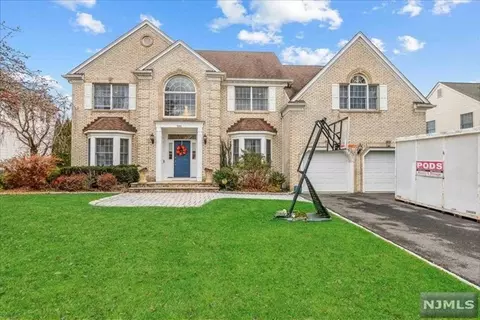 506 Stonewall Ct, Wyckoff, NJ 07481