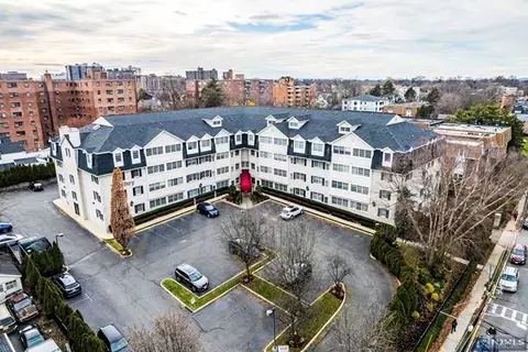 131 Clinton Pl #106, Hackensack, NJ 07601