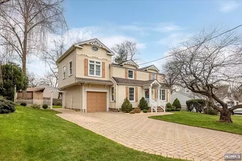 100 Delmar Ave, Cresskill, NJ 07626