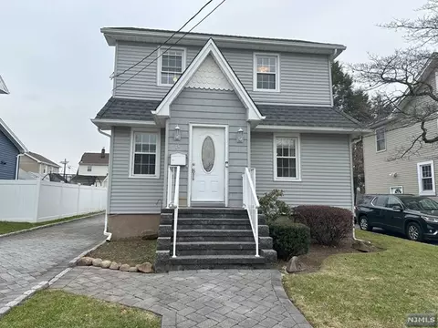 15 Turnure St, Bergenfield, NJ 07621