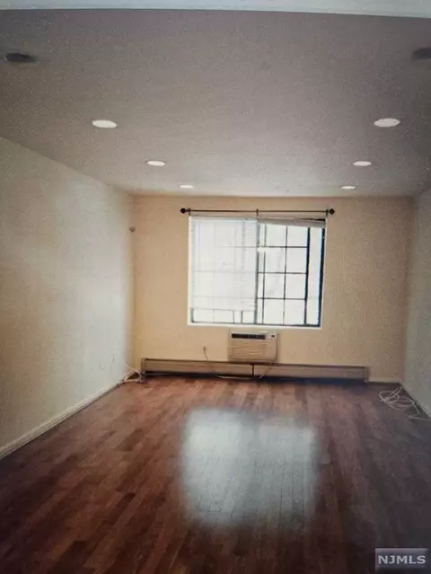 920 Thoreau Ct, Mahwah, NJ 07430