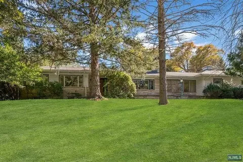 8 Timberlane Rd, Saddle River, NJ 07458