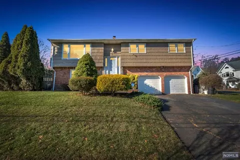 6 Al-lyn Ct, Haledon, NJ 07508