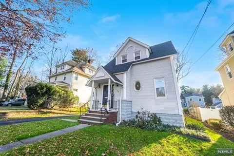 128 Bogert St, Teaneck, NJ 07666