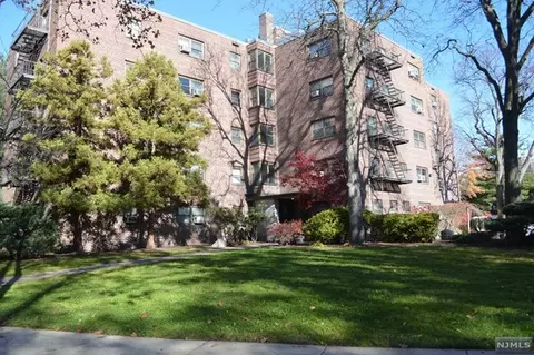 421 Park Pl #2H, Fort Lee, NJ 07024