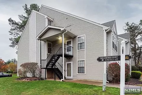 48 Chelmsford Ct, Evesham, NJ 08053