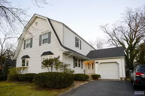 4-47 2nd St, Fair Lawn, NJ 07410
