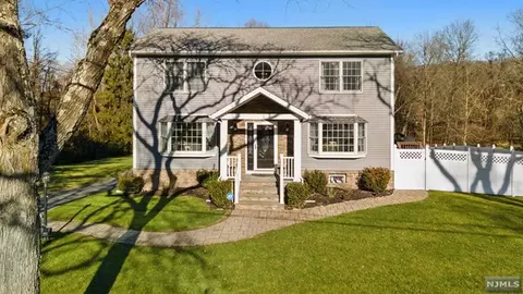 60 Deerfield Rd, Wayne, NJ 07470
