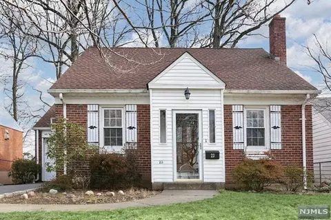 23 Highwood Dr, Dumont, NJ 07628