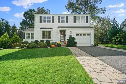 265 Concord Dr, River Edge, NJ 07661