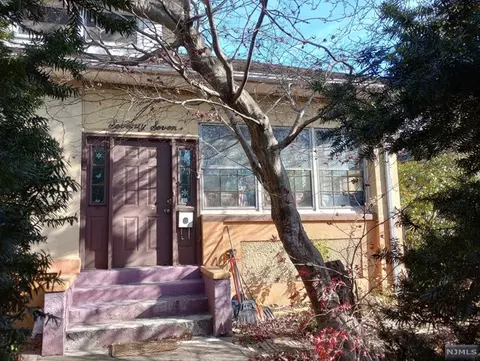 77 River Rd, Bogota, NJ 07603